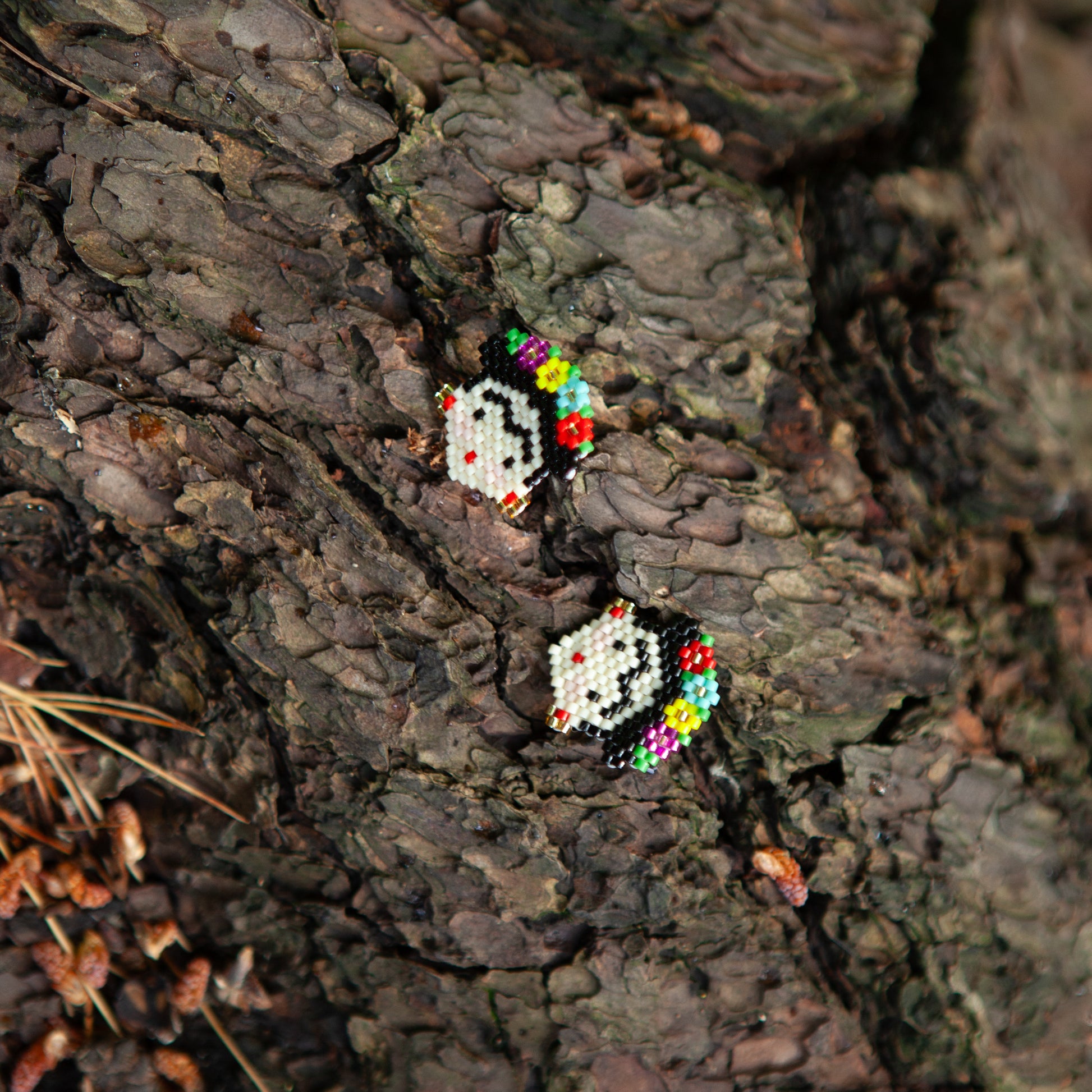 Handmade Frida earrings with Miyuki beads, these earrings are lightweight and comfortable to wear. Bronze stud with gold plating Each earring is carefully crafted with lightweight Miyuki beads, ensuring all-day comfort and wearability.&nbsp;