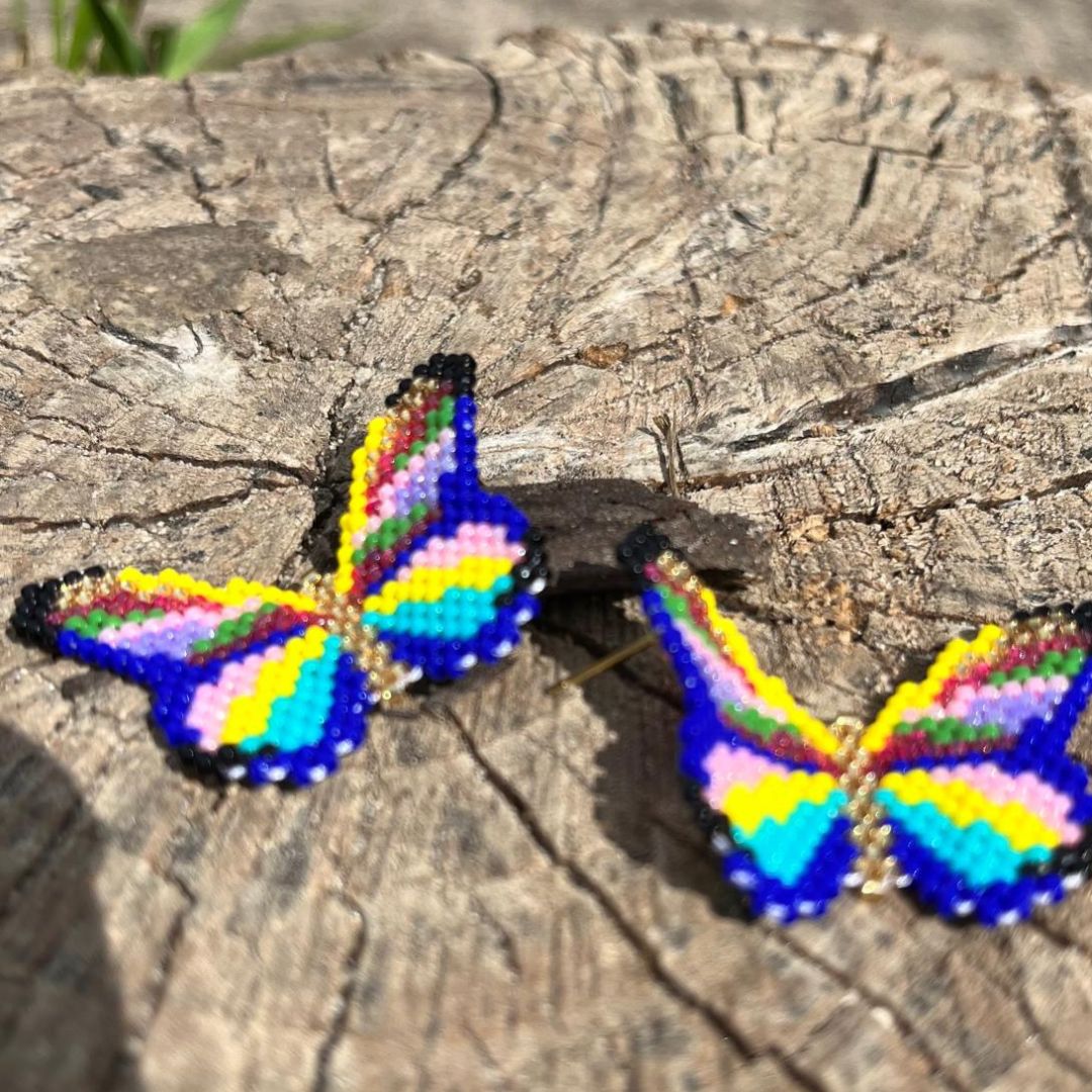 Butterfly earrings made with Miyuki beads and thread, ultra-lightweight with a stud in 18K gold. Foldable for a unique 3D accessor