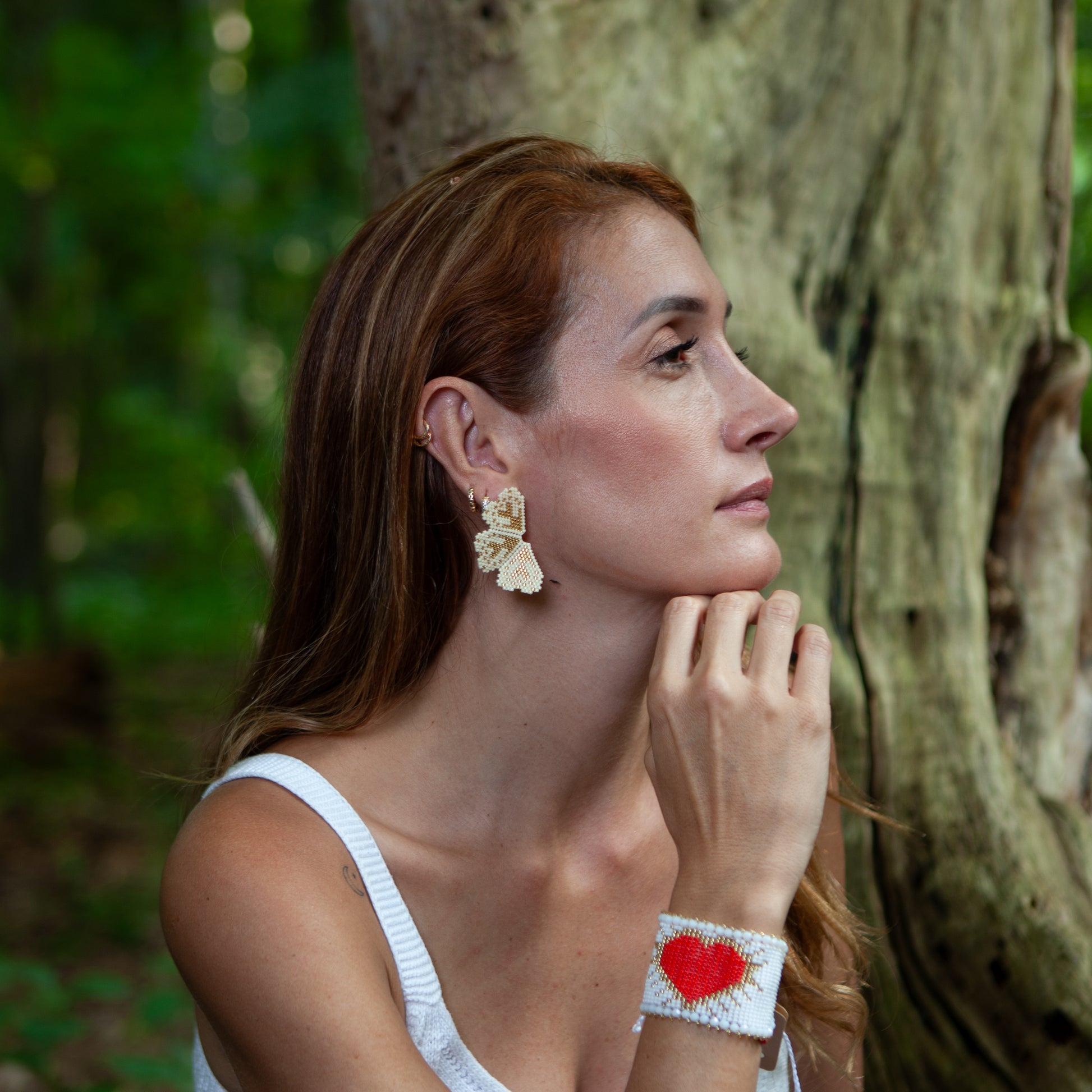 Triple Hearthearrings made with Miyuki beads and thread, ultra-lightweight with a stud in 18K gold. Foldable for a unique 3D accessory. These earrings are constructed with high-quality Miyuki beads and thread, ensuring lightweight wearability. The 18K gold stud adds a touch of elegance and can be easily folded for a unique 3D look.