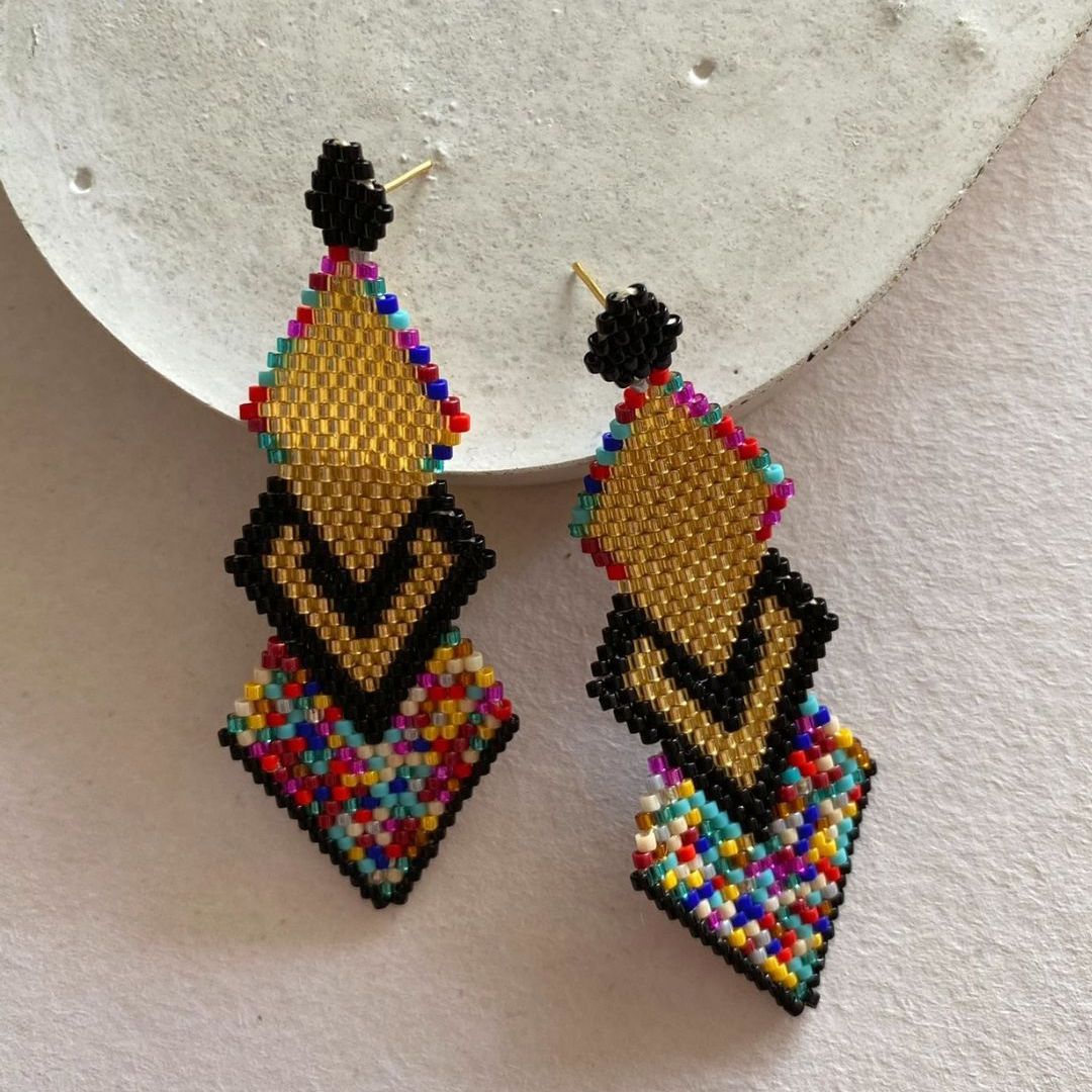 Elevate your style with our Triple Rhombus Earrings. Expertly handcrafted with intricate beadwork on fine wire, these earrings feature a stunning bronze stud with gold plating. Elevate your look and add a touch of luxury with our unique earrings, available in various colors to suit your personal taste.